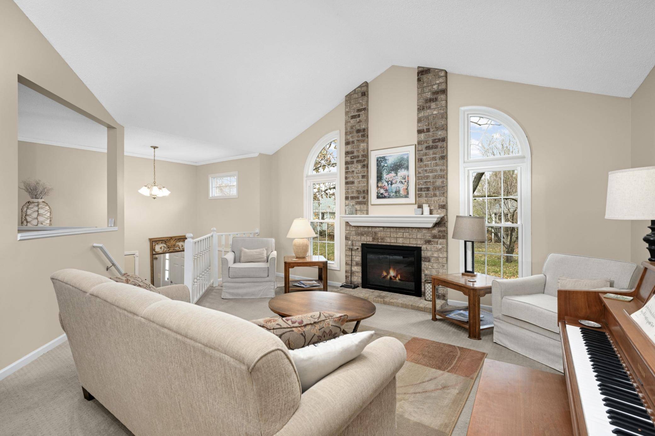 Eden Prairie, MN 55347,8950 Knollwood DR