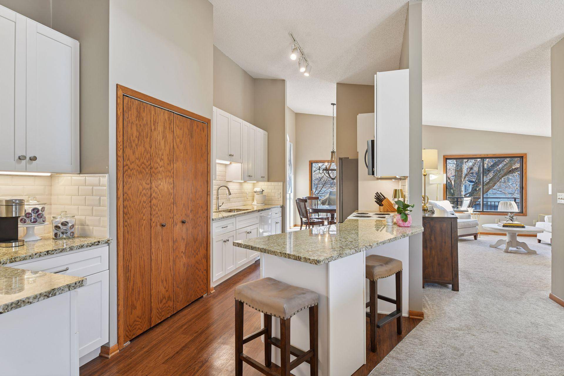 Hopkins, MN 55343,5524 Bimini DR