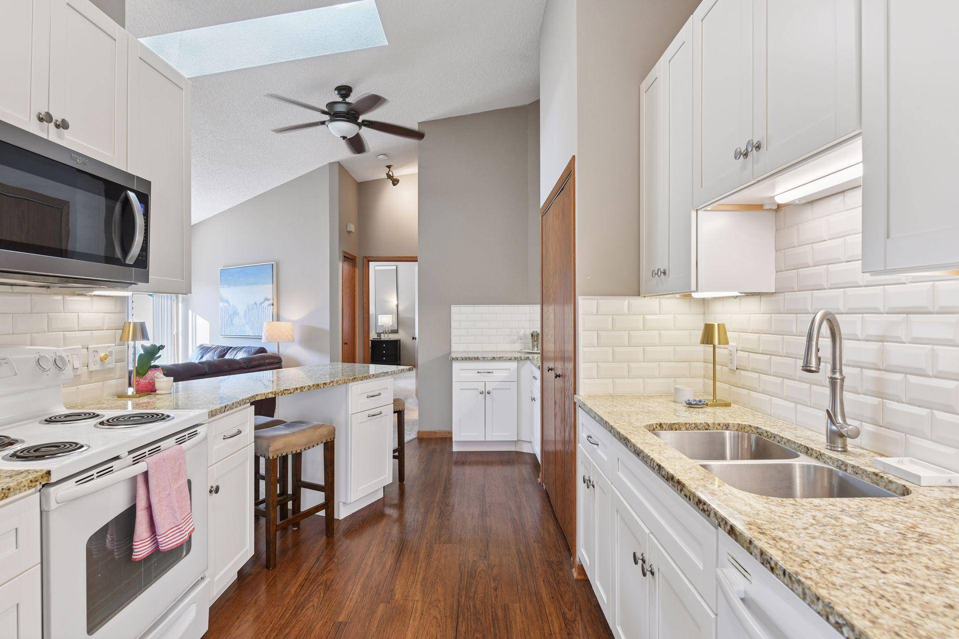 Hopkins, MN 55343,5524 Bimini DR