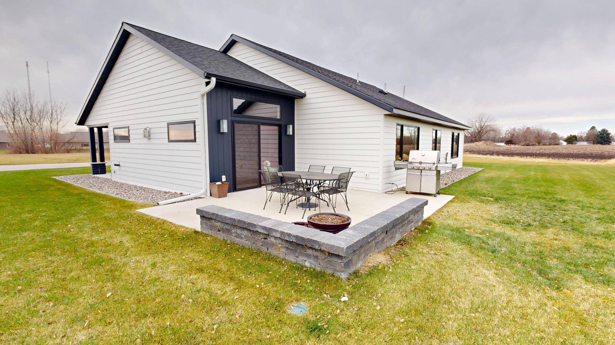 Willmar, MN 56201,1824 Shady LN NE