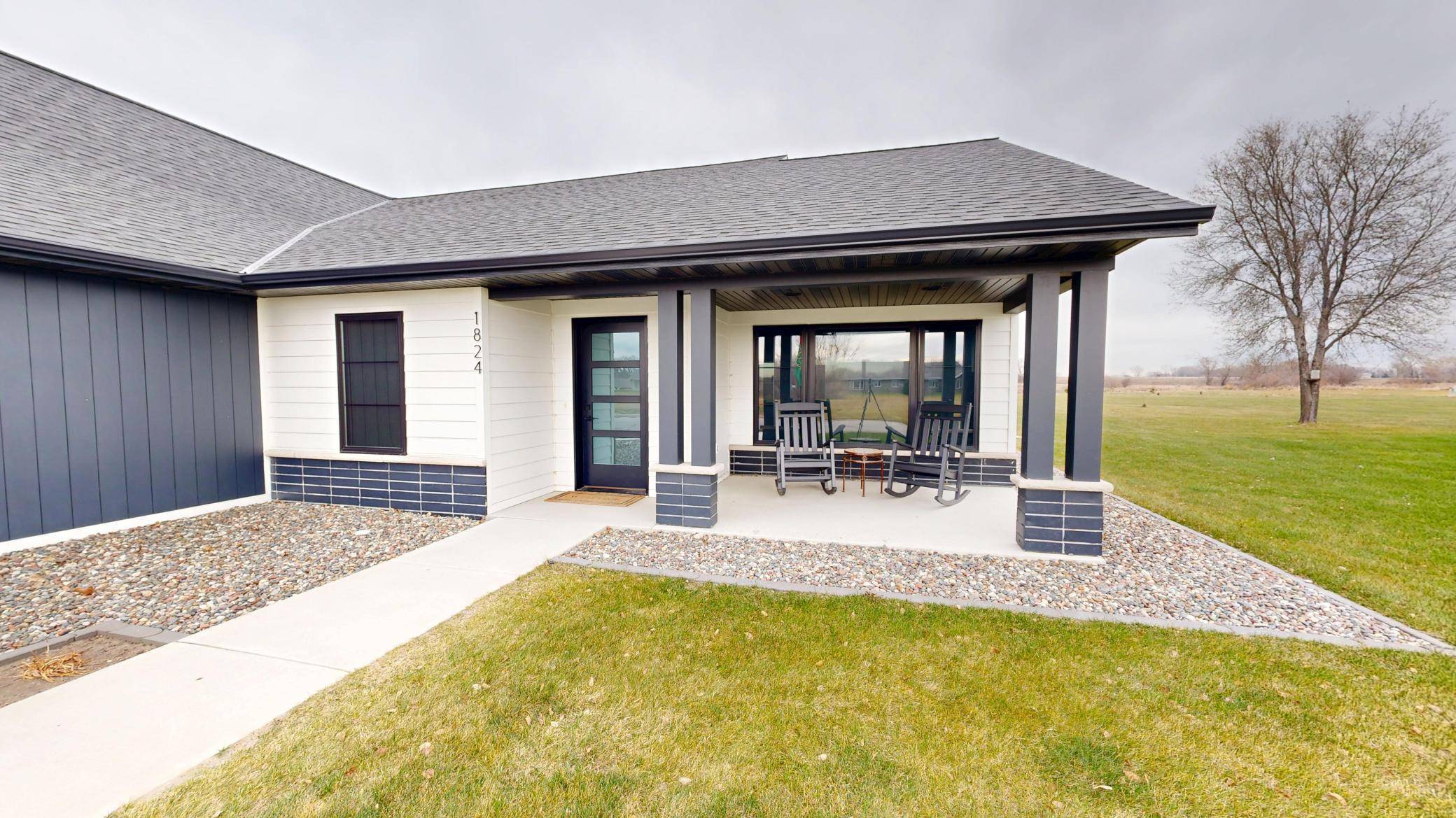 Willmar, MN 56201,1824 Shady LN NE