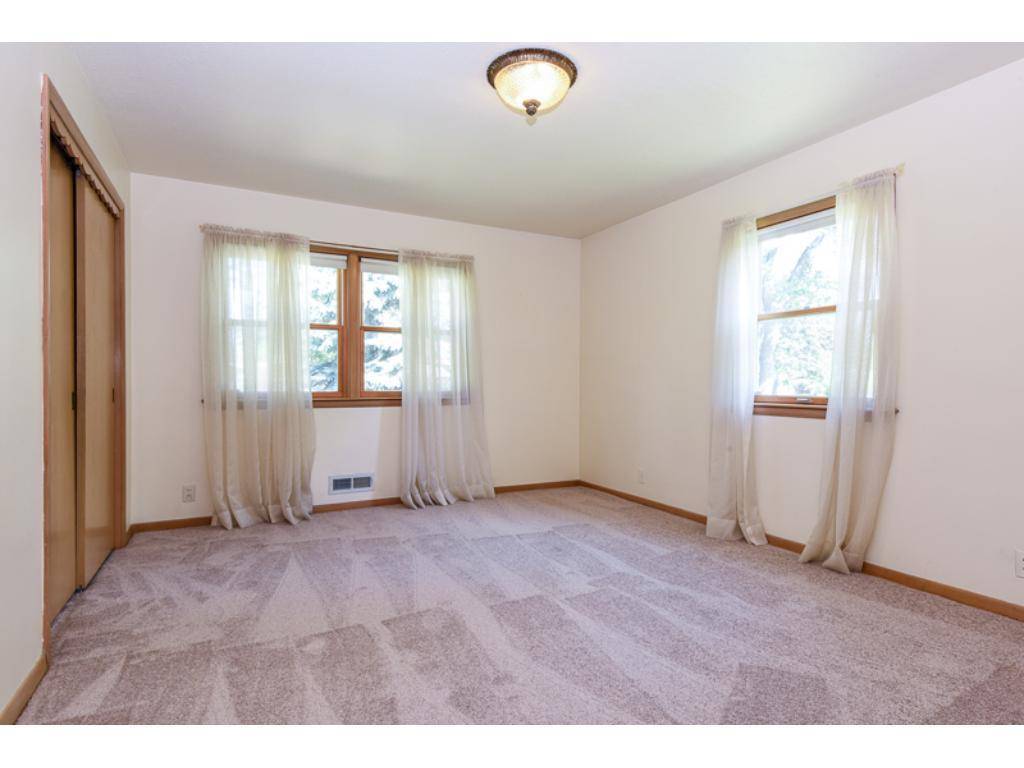 Edina, MN 55424,4725 Valley View RD