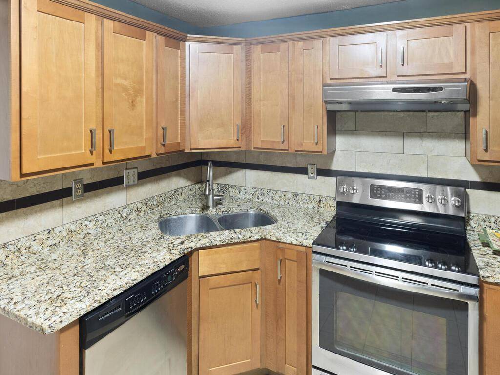 Saint Paul, MN 55117,1580 Wheelock LN #104