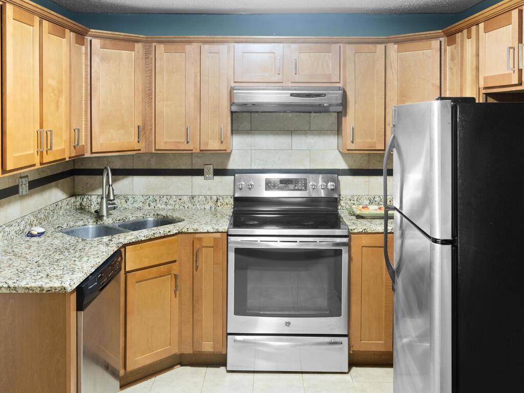 Saint Paul, MN 55117,1580 Wheelock LN #104