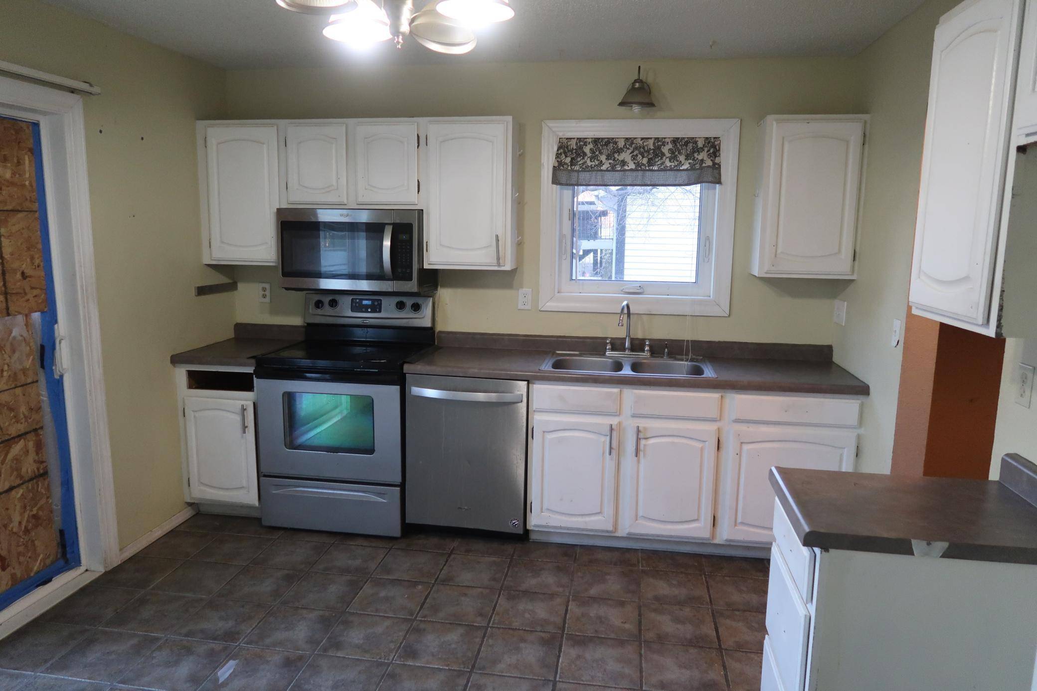 Fargo, ND 58103,1813 27th AVE S