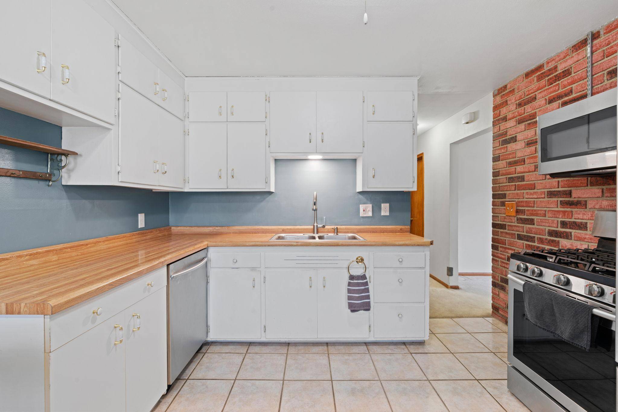 Eagan, MN 55122,2008 Zircon LN