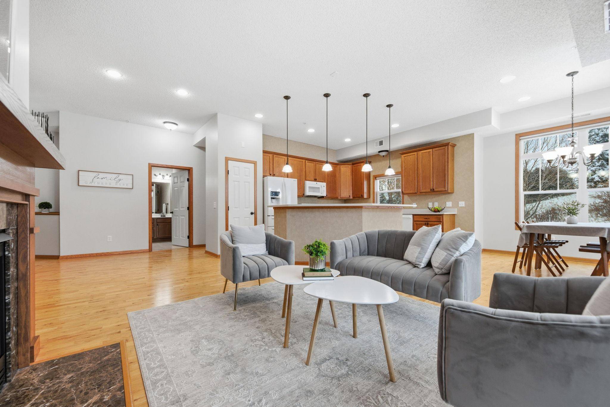 Maplewood, MN 55109,1256 County Road D E #104