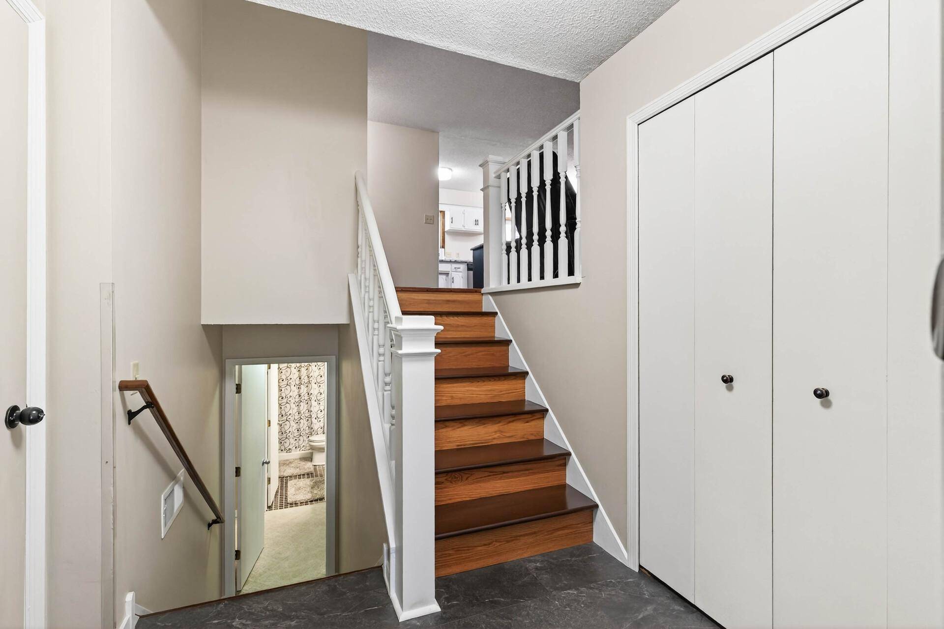 Vadnais Heights, MN 55127,738 Manor ST