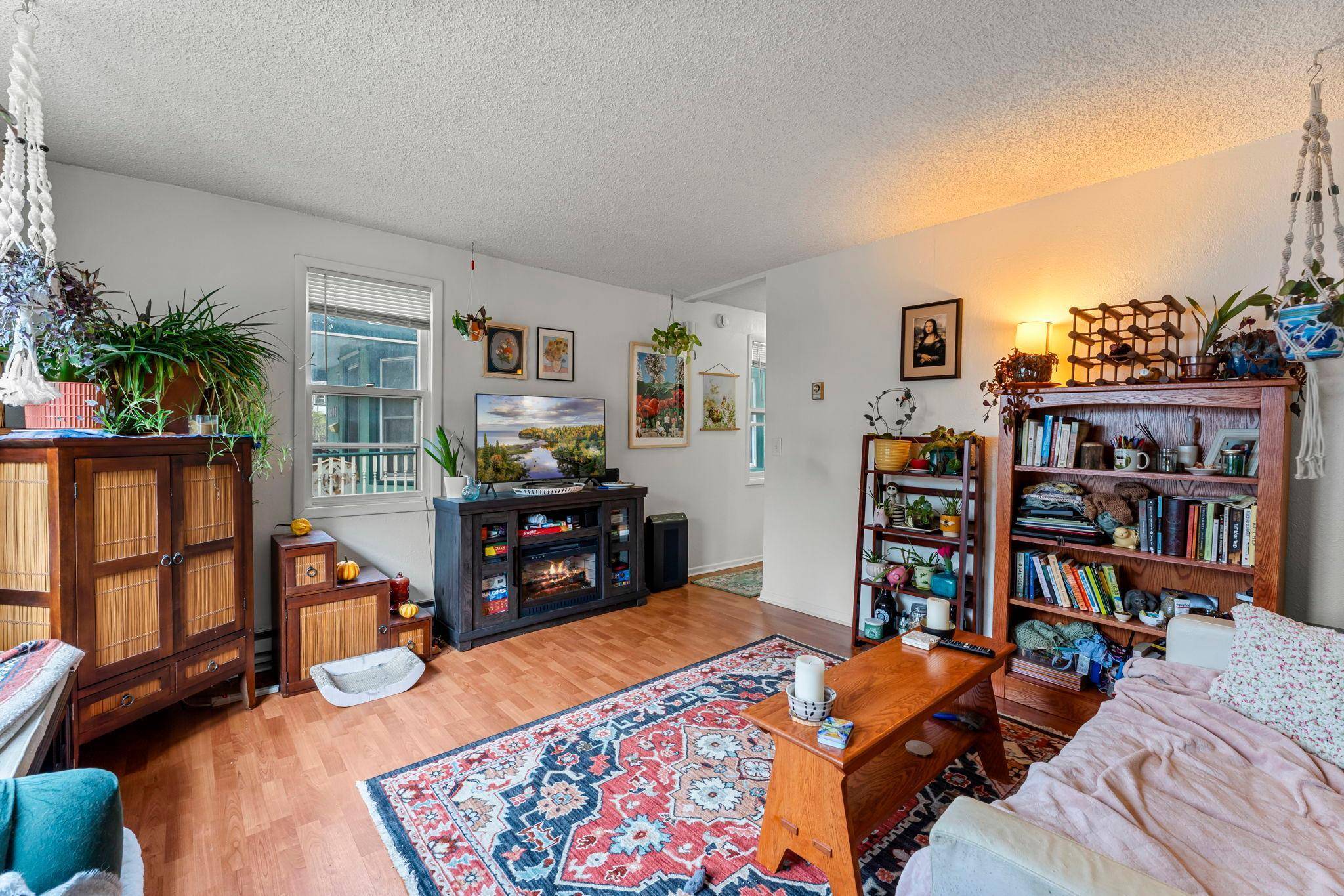 Minneapolis, MN 55413,1523 3rd ST NE