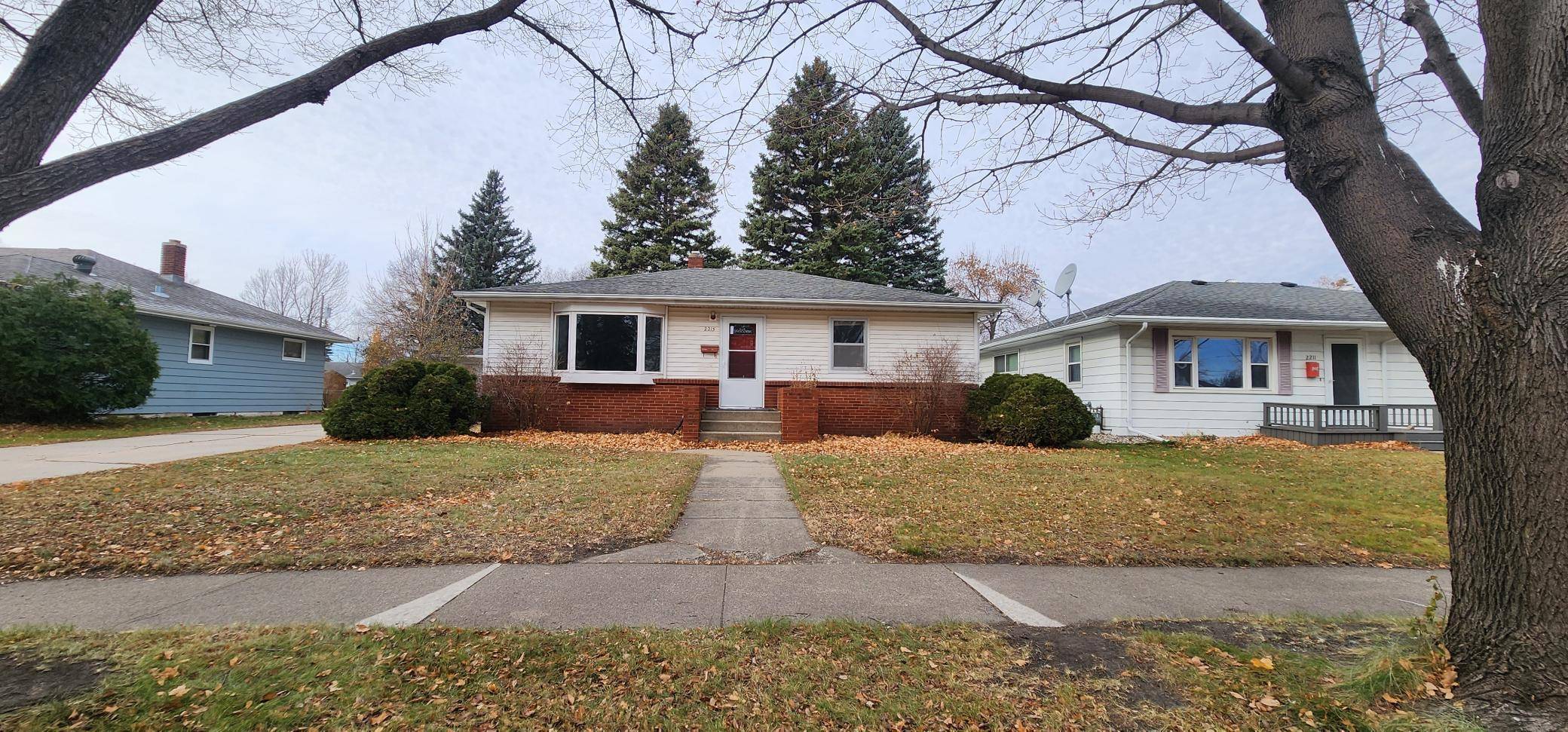 Moorhead, MN 56560,2215 7TH ST S