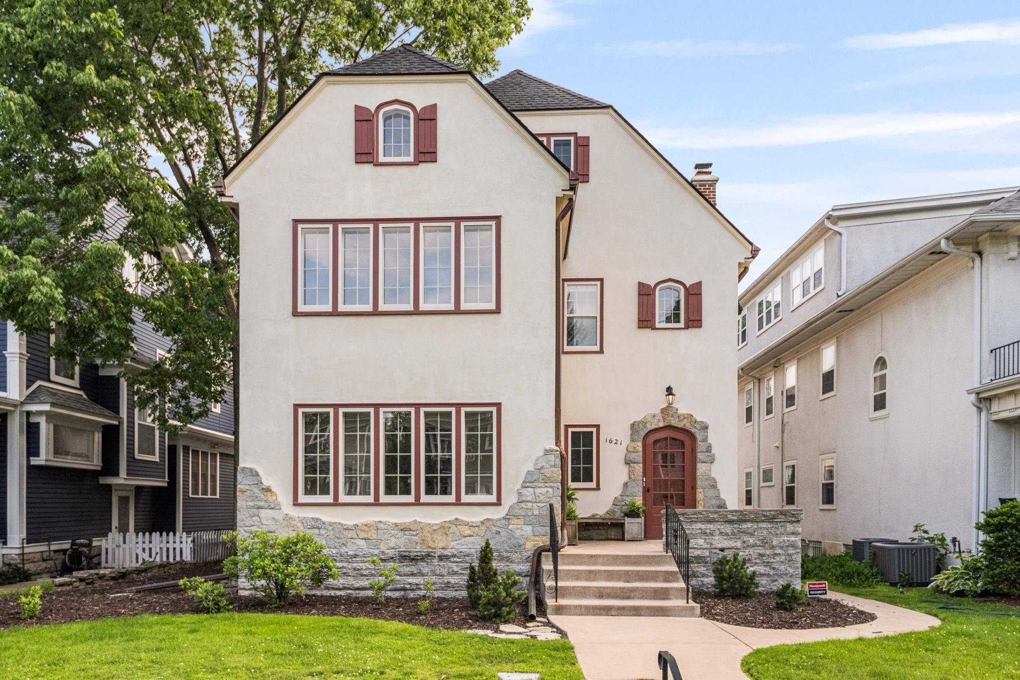 Minneapolis, MN 55405,1621 W 25th ST ##1