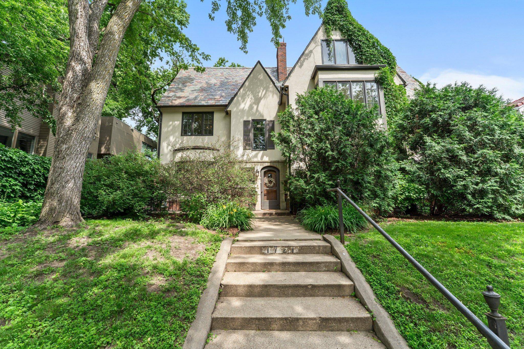 Minneapolis, MN 55403,1721 Humboldt AVE S