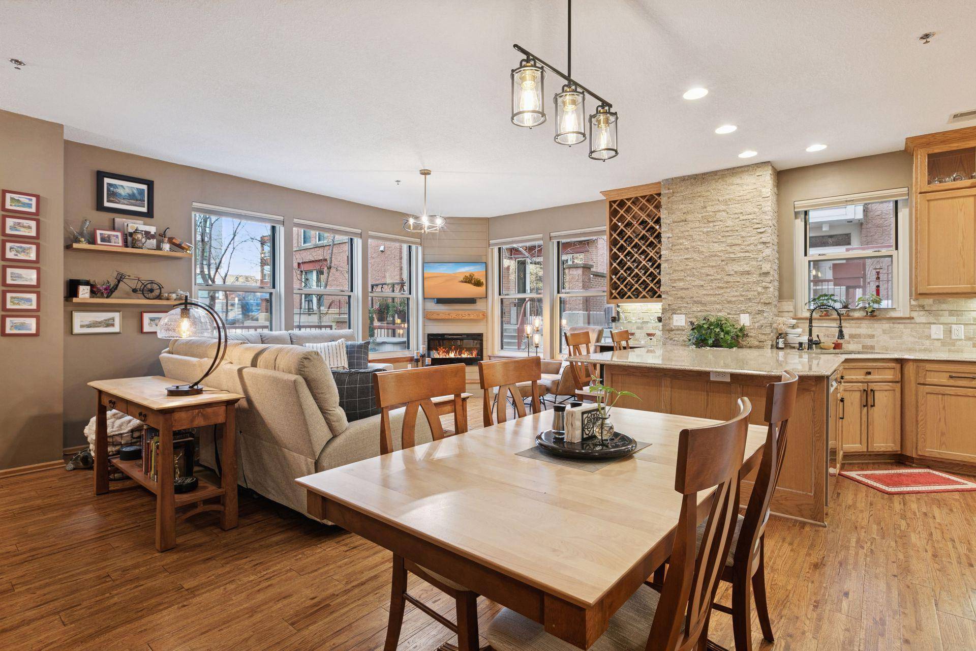 Minneapolis, MN 55401,645 N 1st ST #125