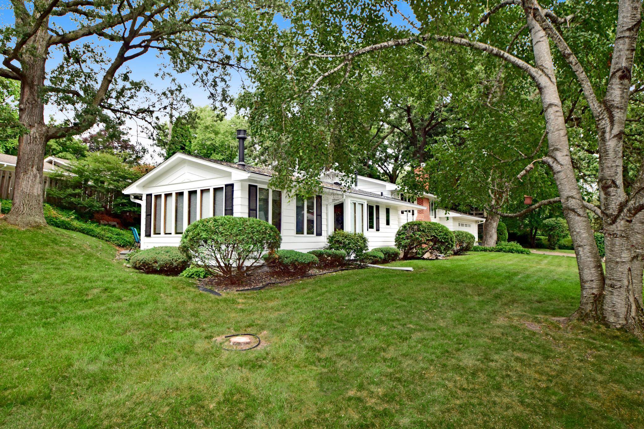 Golden Valley, MN 55422,2305 Brookridge AVE