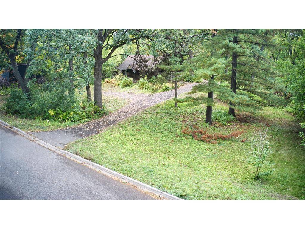 Minnetonka, MN 55305,11300 Park Ridge DR W