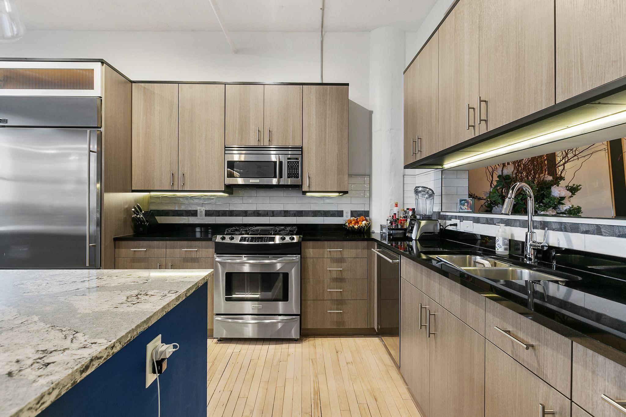 Minneapolis, MN 55405,290 Market ST #702