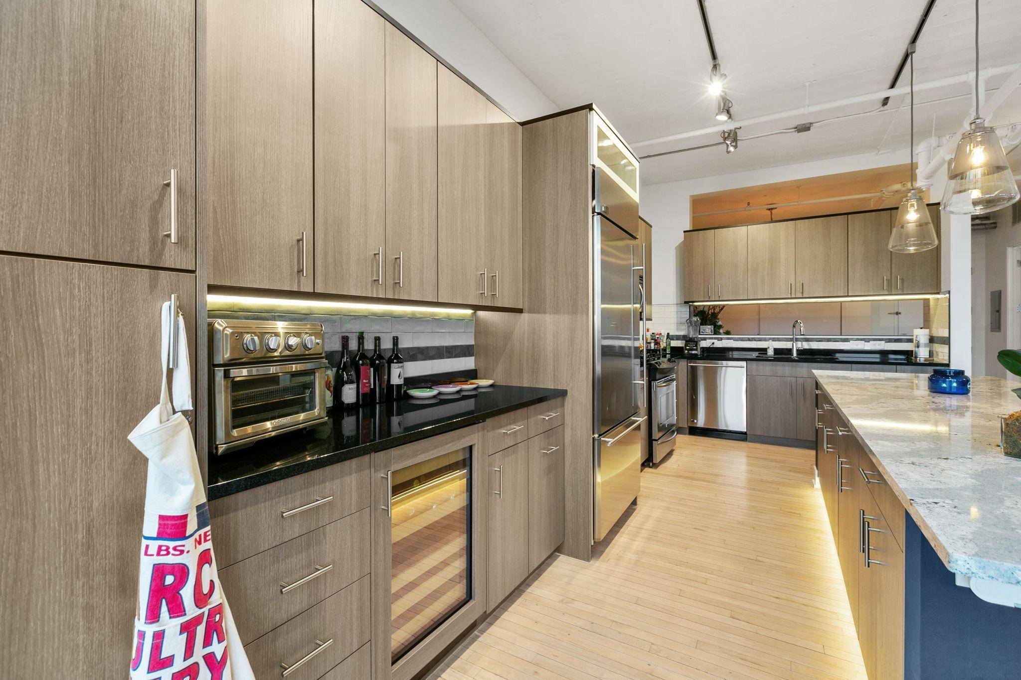 Minneapolis, MN 55405,290 Market ST #702