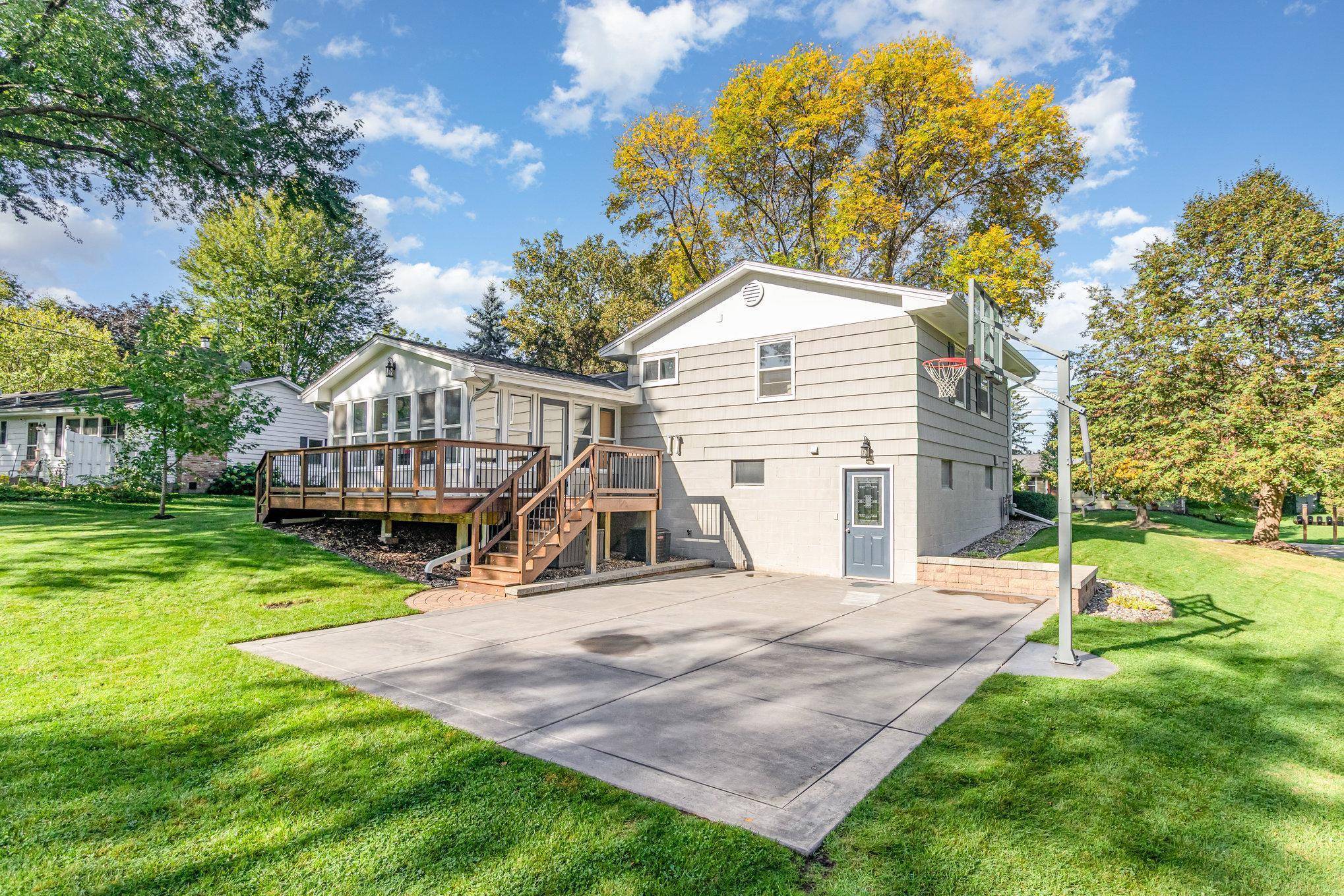 Woodbury, MN 55125,1749 Lamplight DR