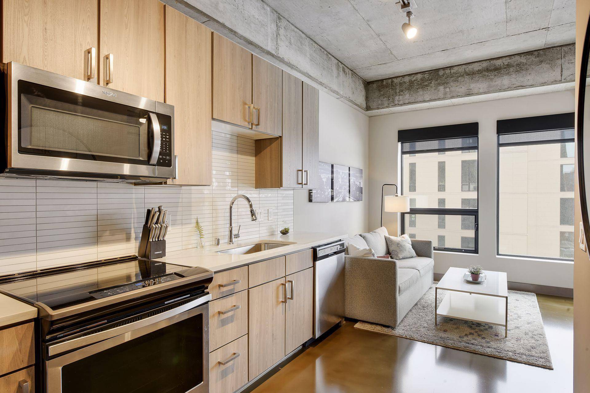 Minneapolis, MN 55401,728 3rd ST N #402