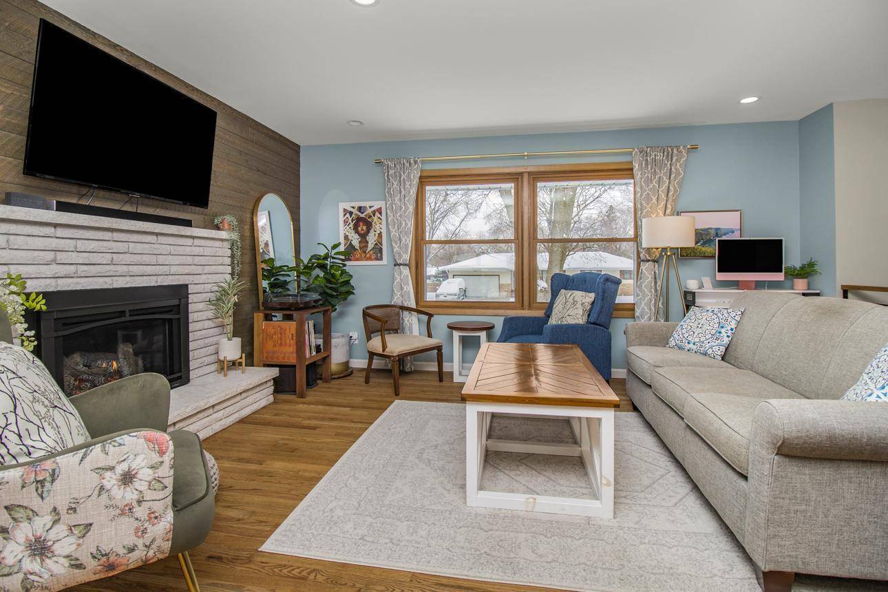 Roseville, MN 55113,452 Terrace DR