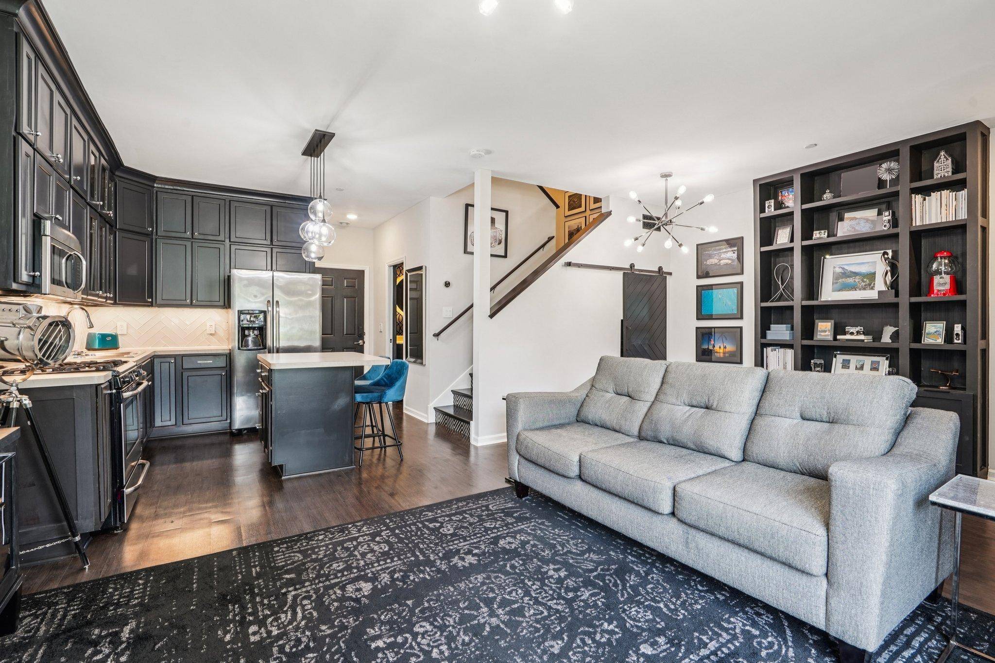 Minneapolis, MN 55411,1006 Van White Memorial BLVD