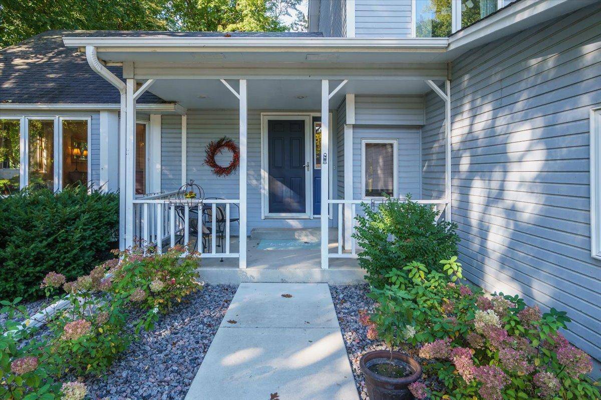 Minnetrista, MN 55364,1045 Crest Ridge CT