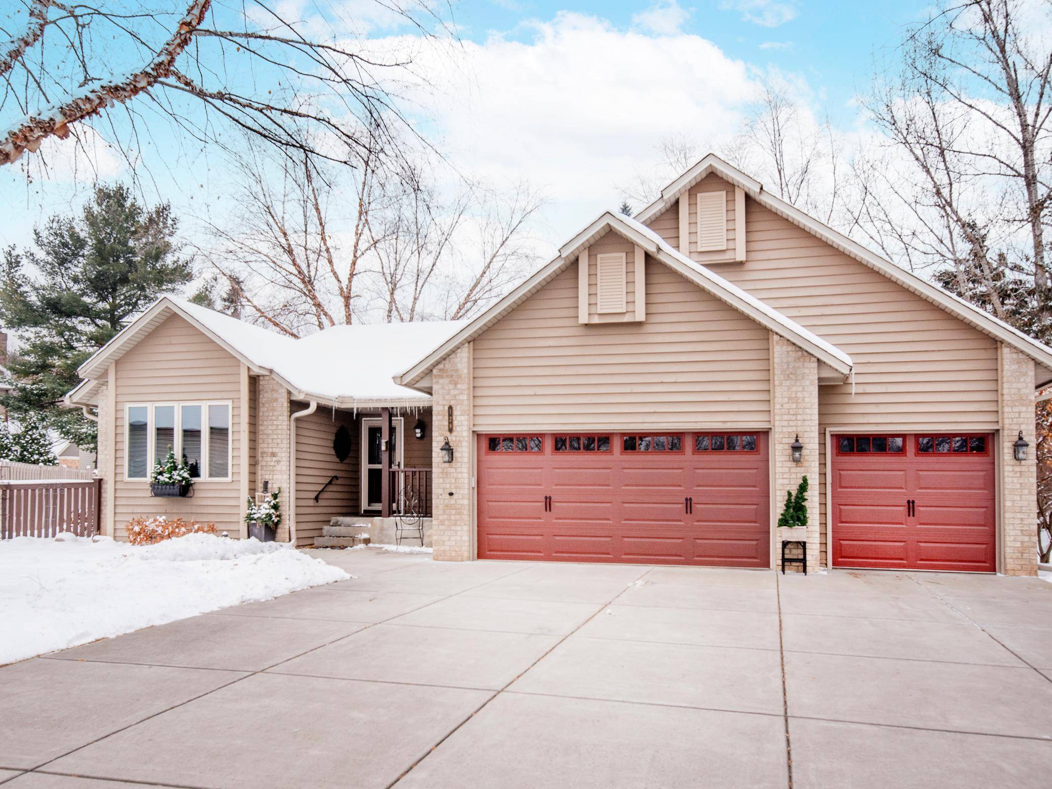 Vadnais Heights, MN 55127,129 Hemlock PL