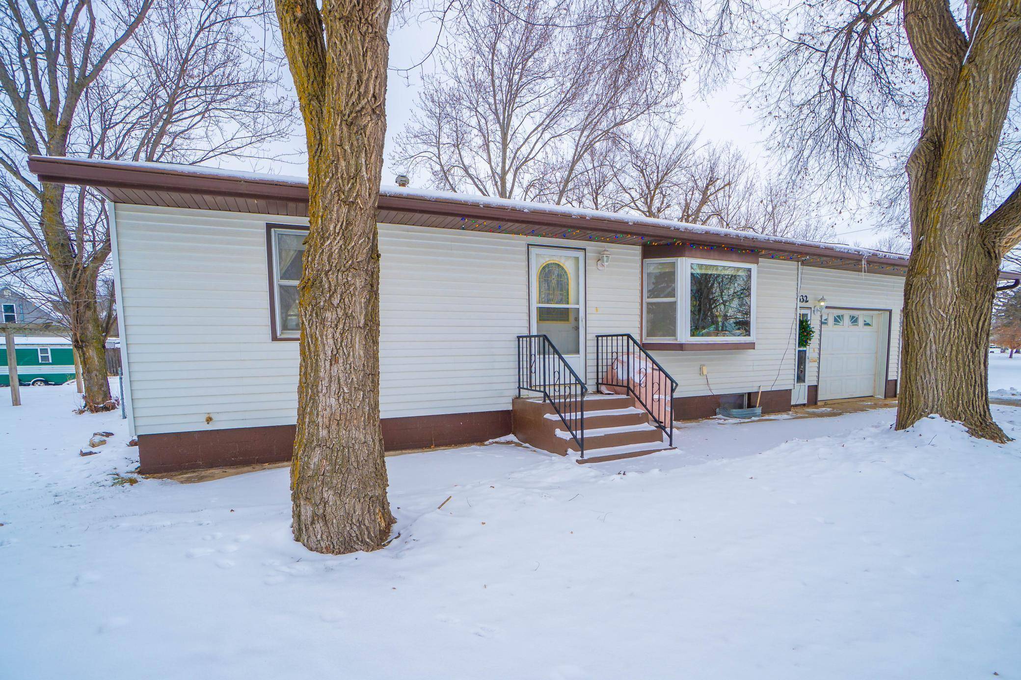 Perham, MN 56573,332 4th ST NW