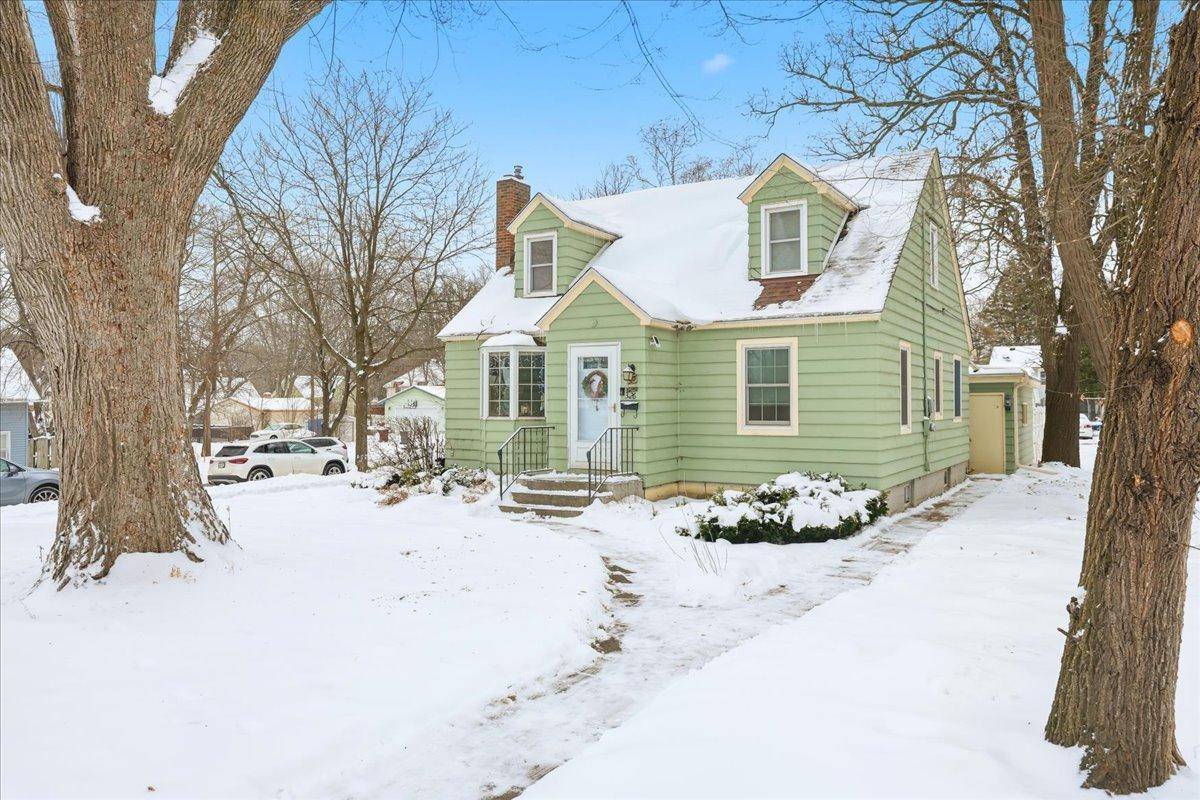 River Falls, WI 54022,326 N 3rd ST