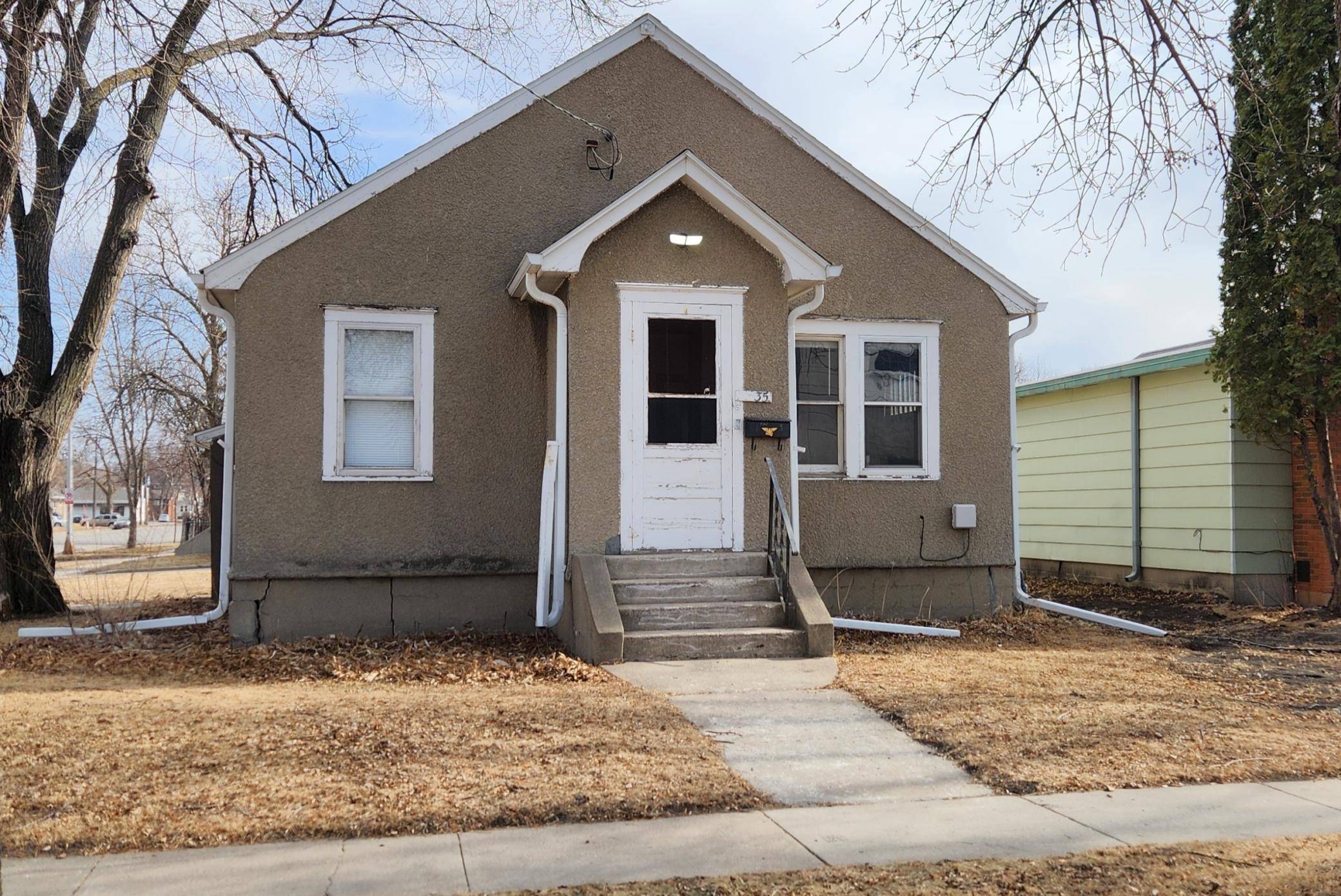 Fargo, ND 58102,735 14th ST N