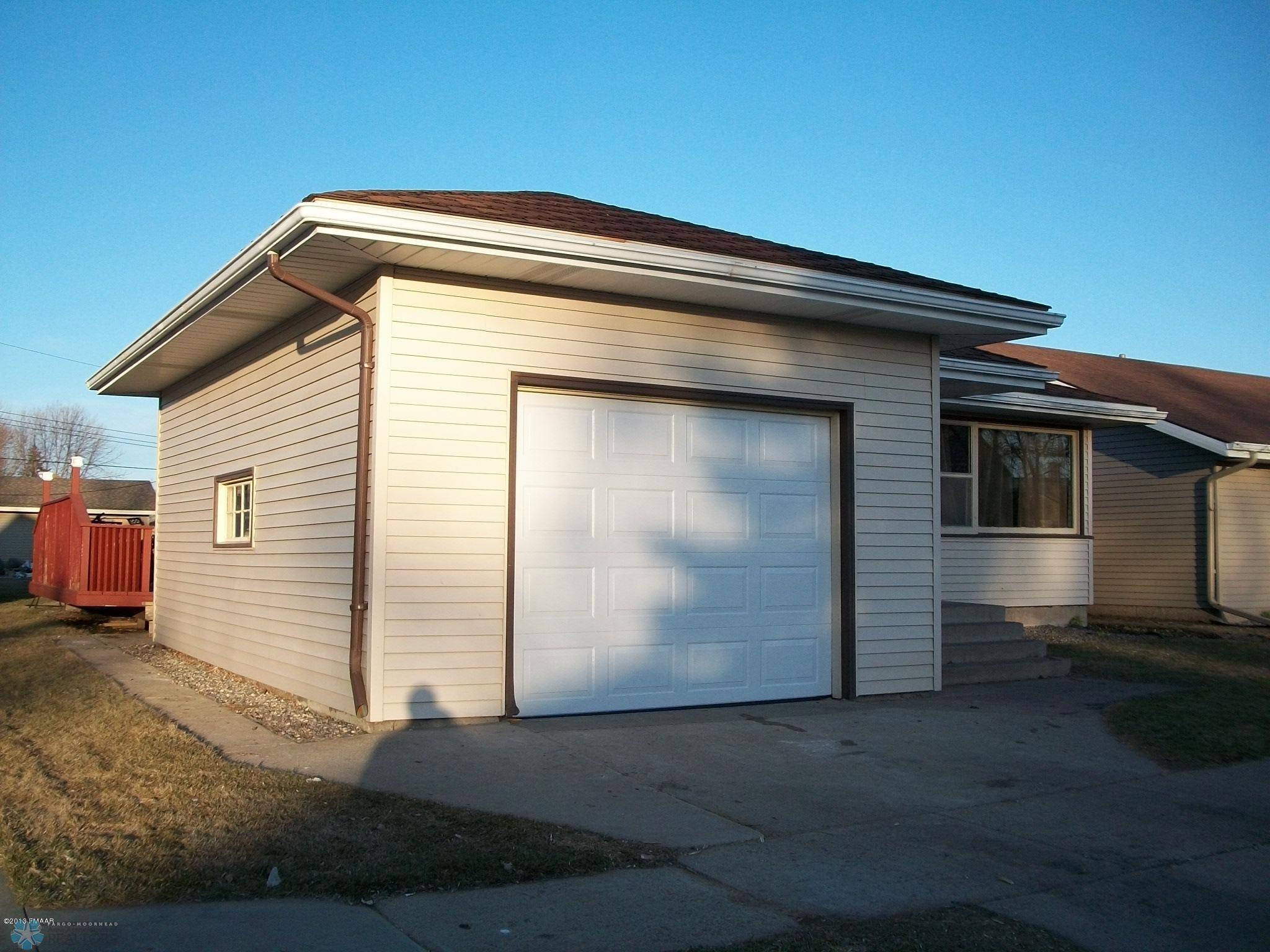 Hillsboro, ND 58045,312 2nd ST SE