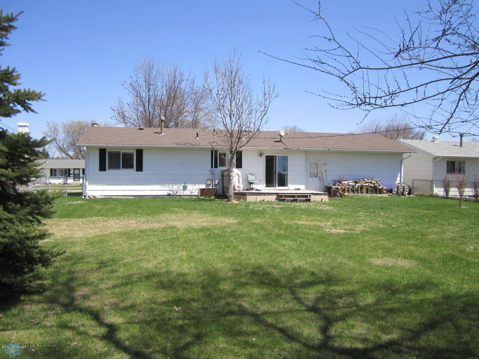 Moorhead, MN 56560,631 APPLETREE LN