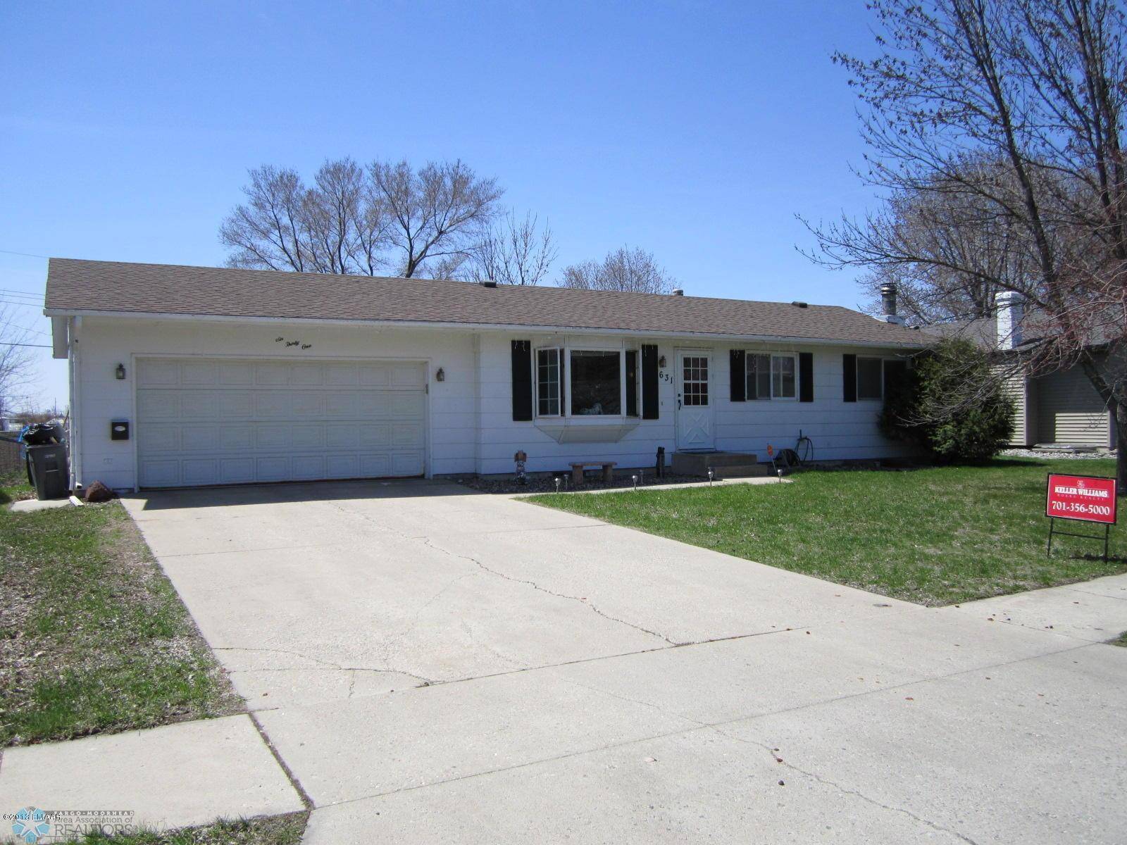 Moorhead, MN 56560,631 APPLETREE LN