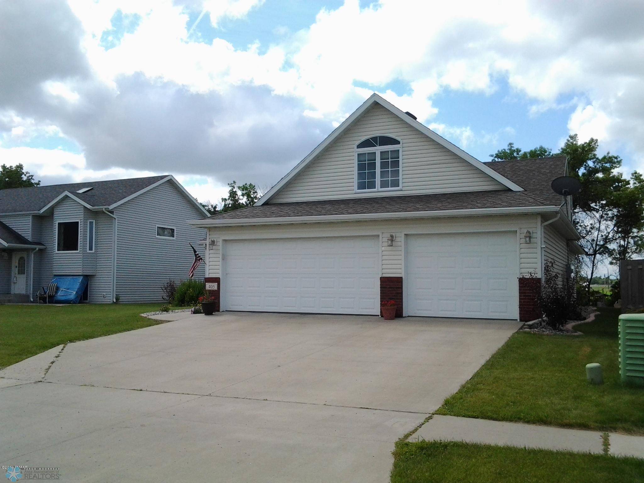 West Fargo, ND 58078,405 19TH AVE W