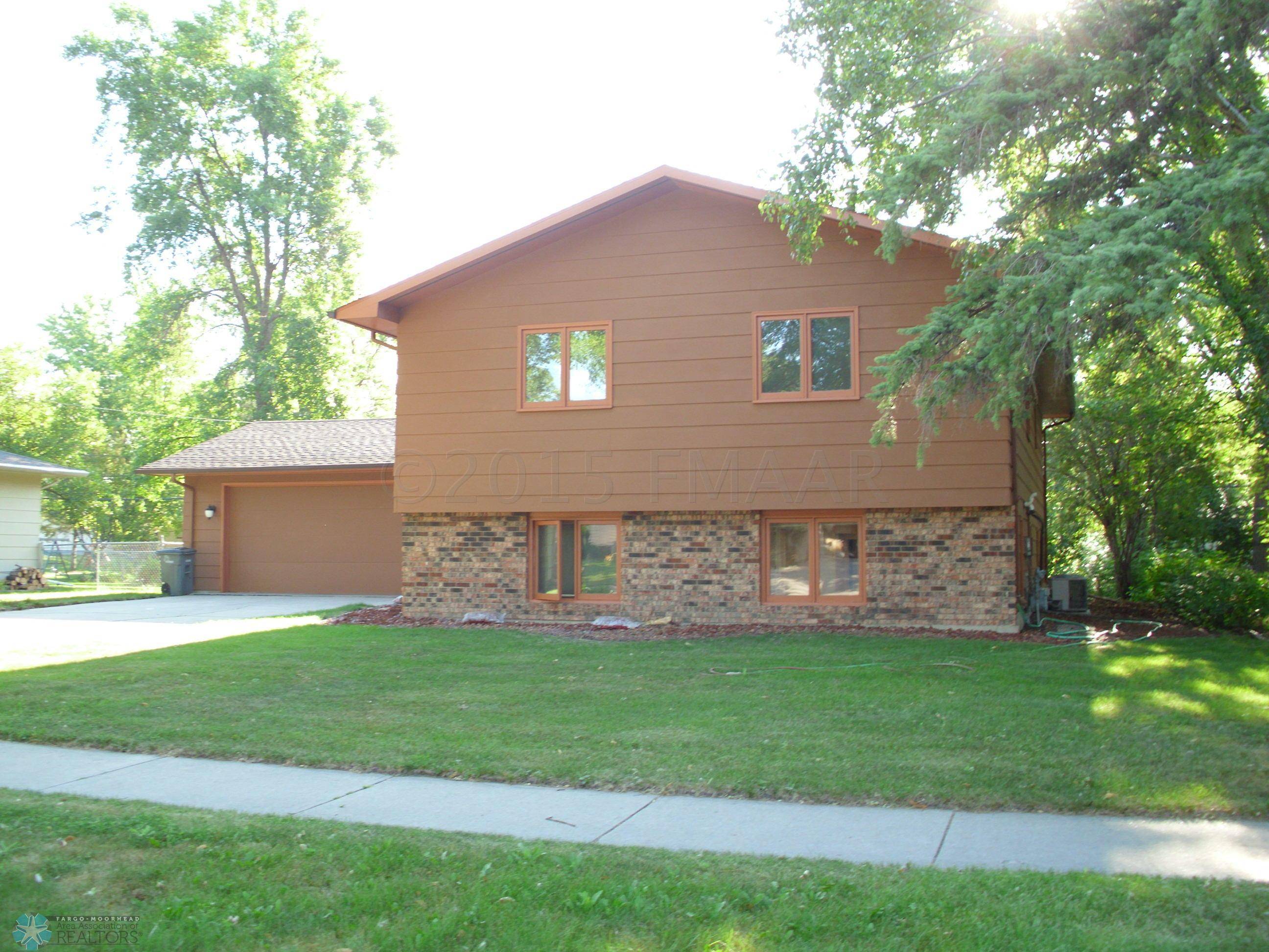 Moorhead, MN 56560,418 OAKWAY ST S