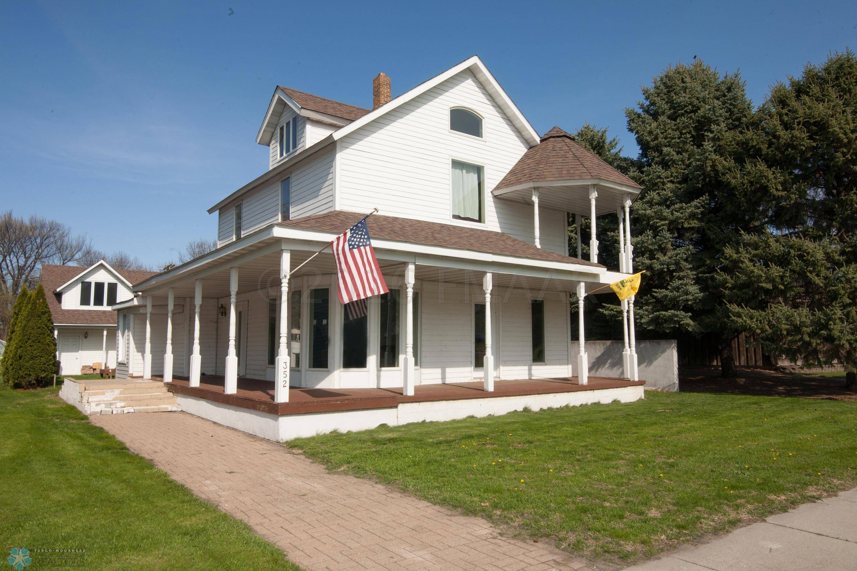 Casselton, ND 58012,352 6TH AVE N