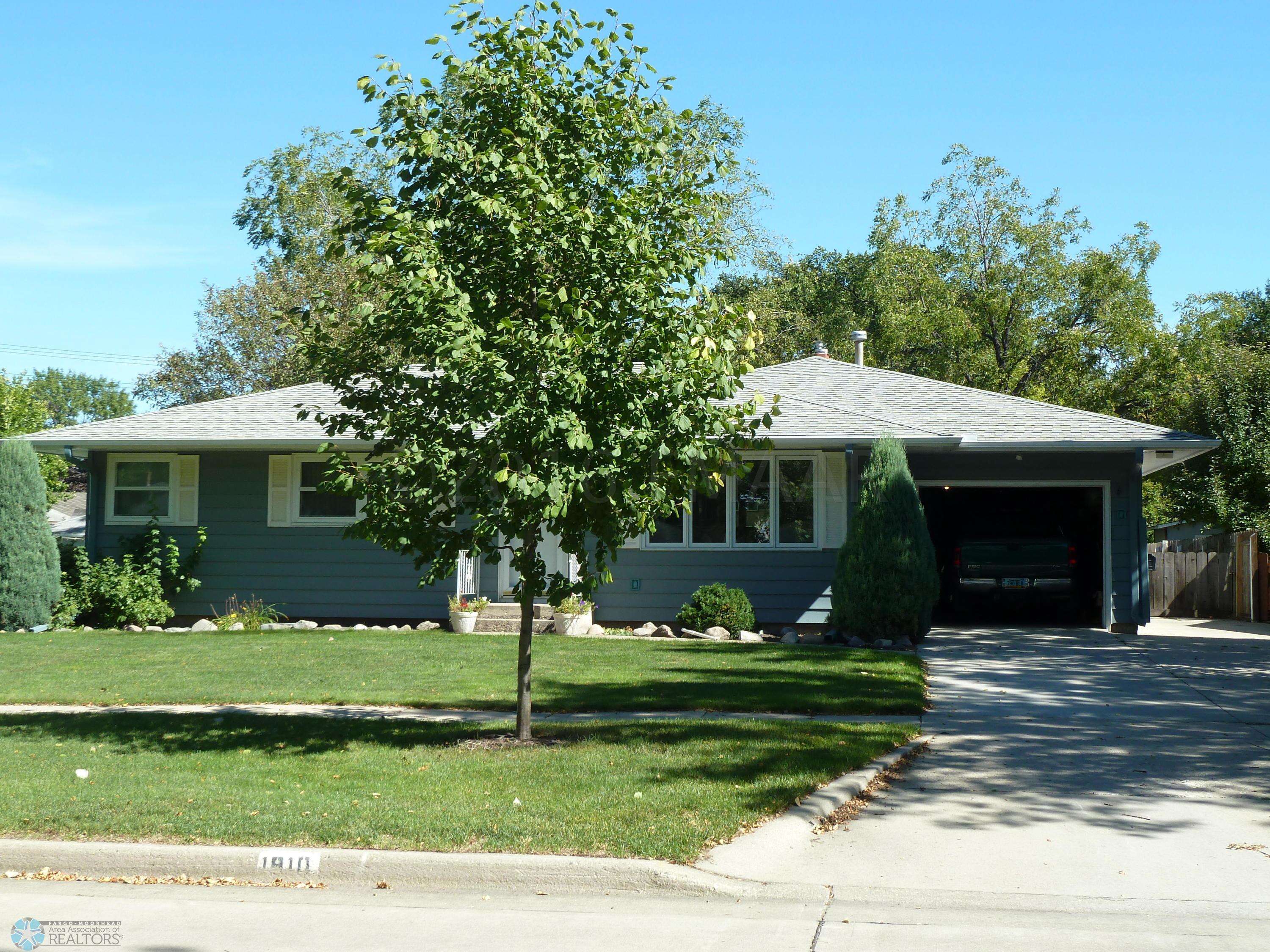 Fargo, ND 58103,1910 14 1/2 ST S