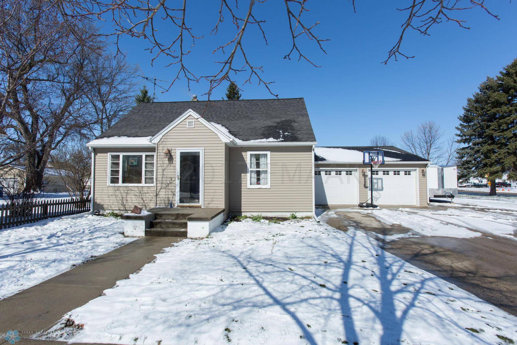 Casselton, ND 58012,372 LANGER AVE N