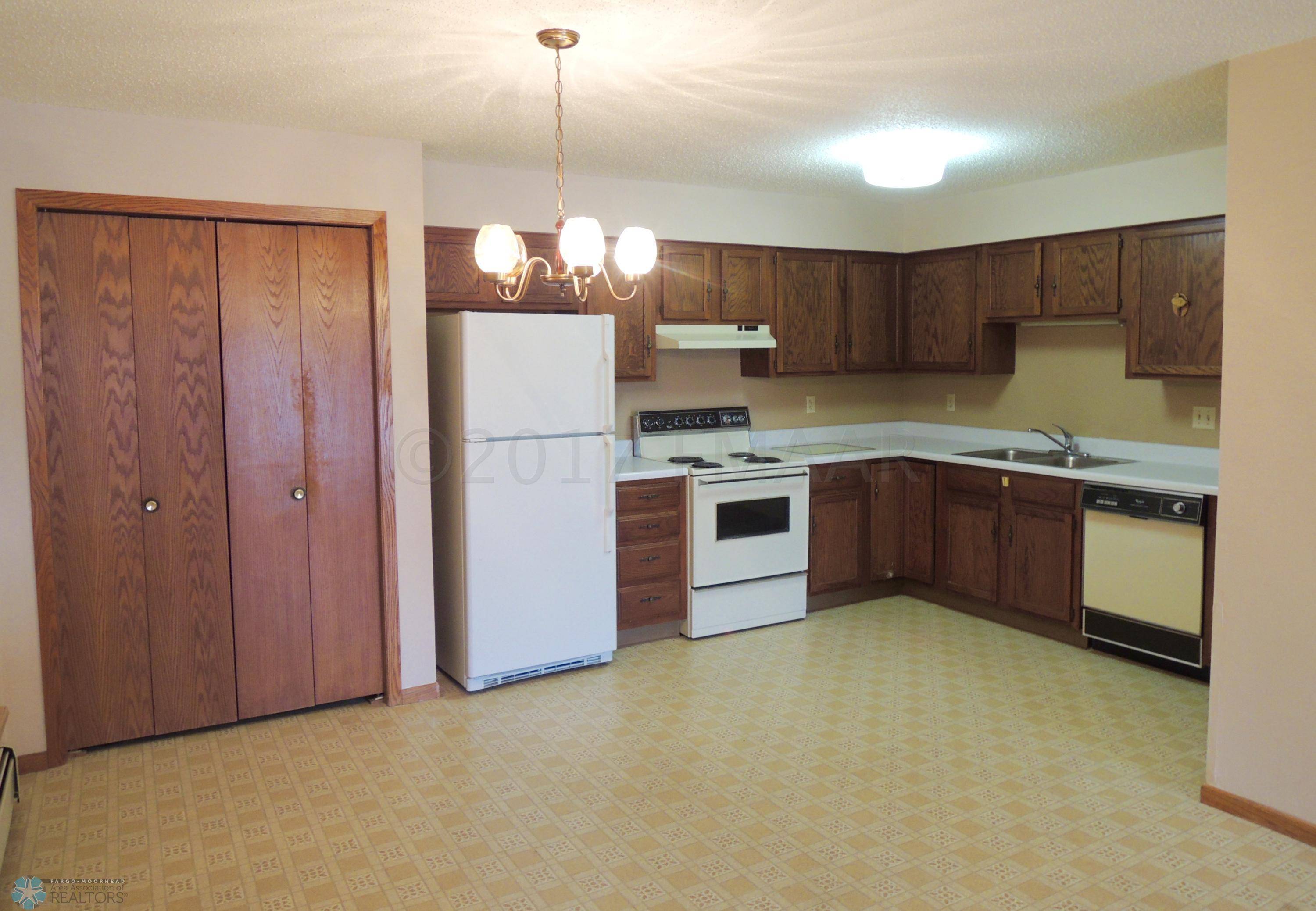 Valley City, ND 58072,251 3RD ST NE #6
