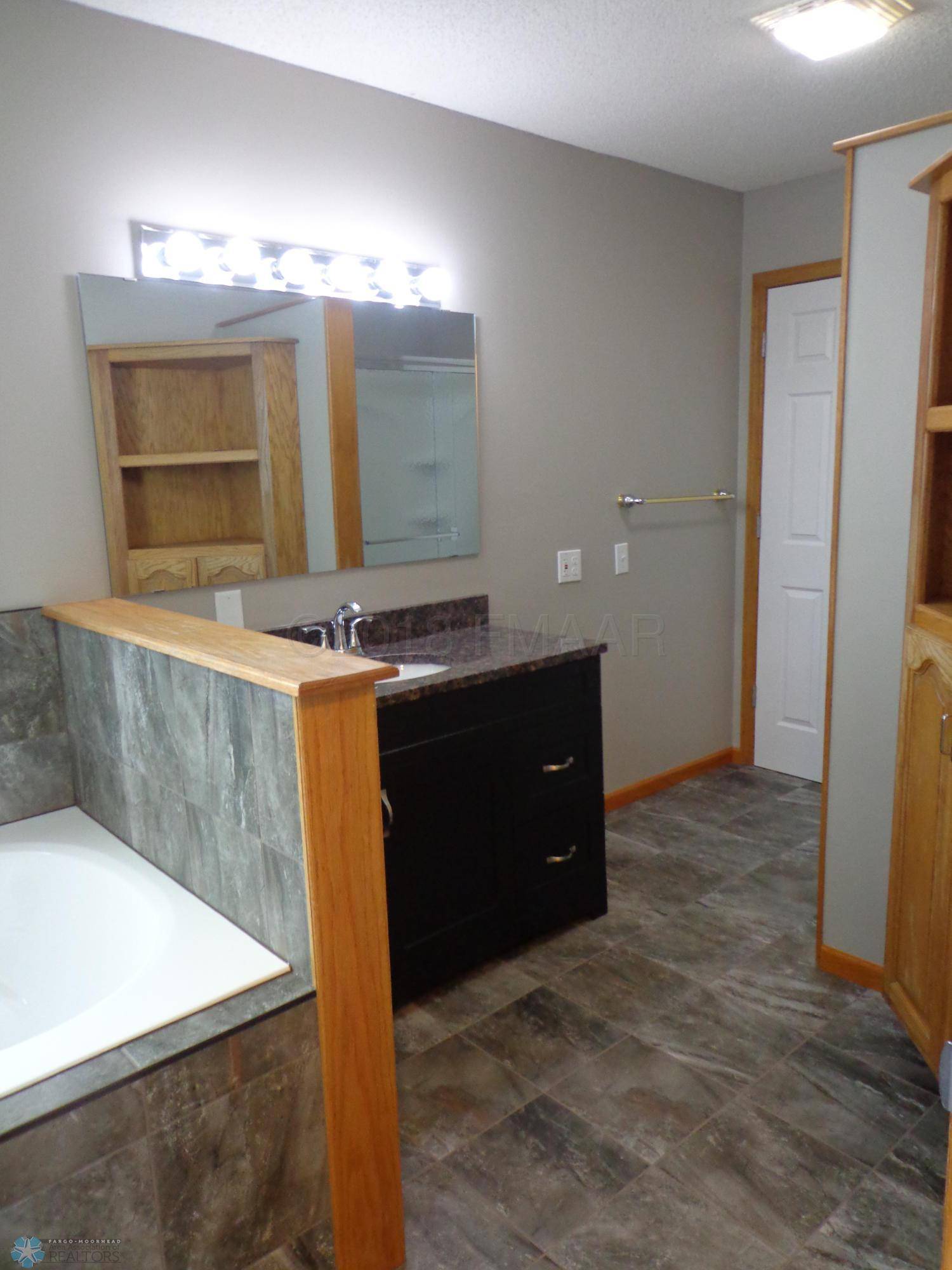 Fargo, ND 58102,1525 9TH ST N