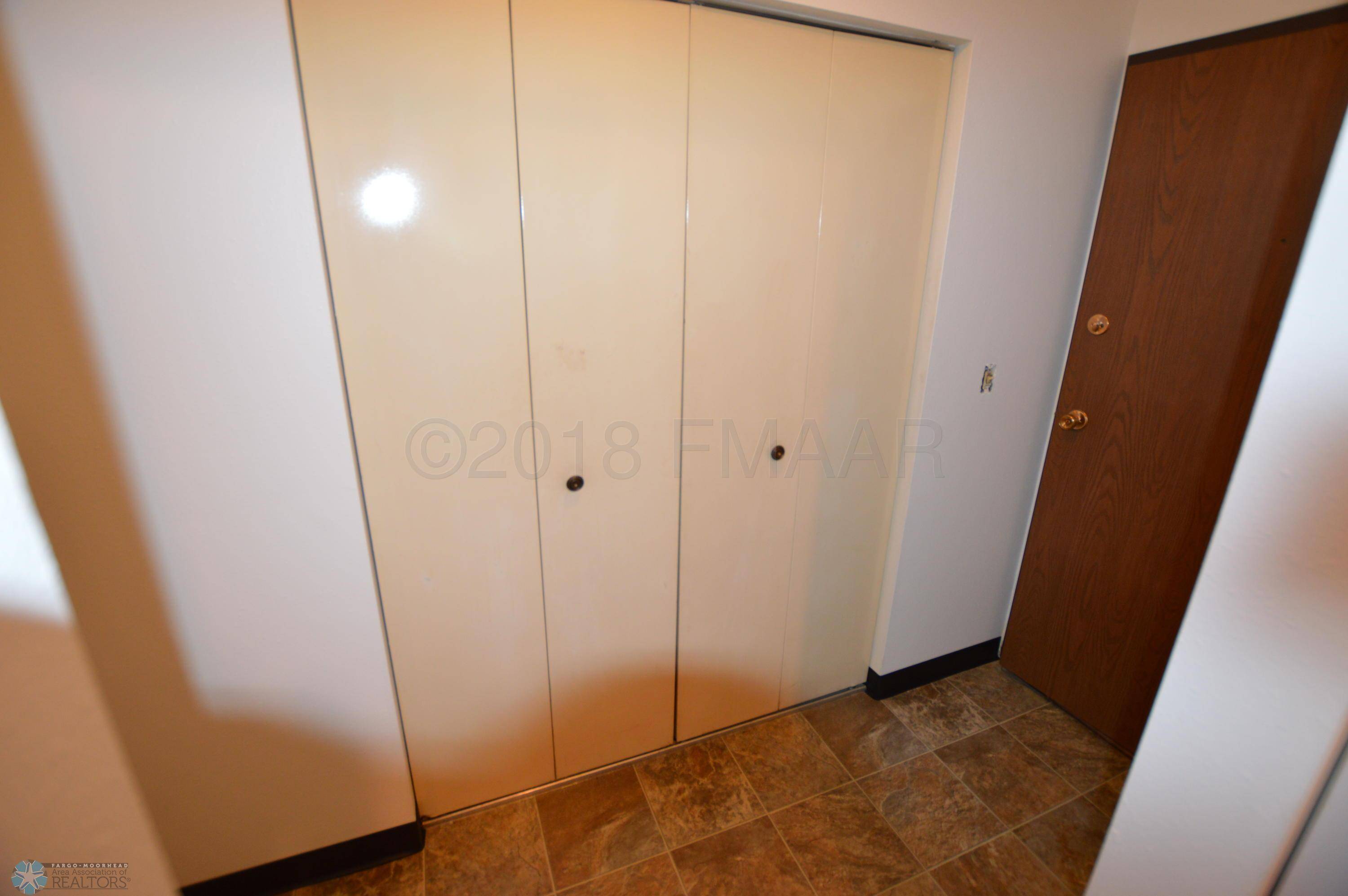 Fargo, ND 58103,1401 25 AVE S ##B106