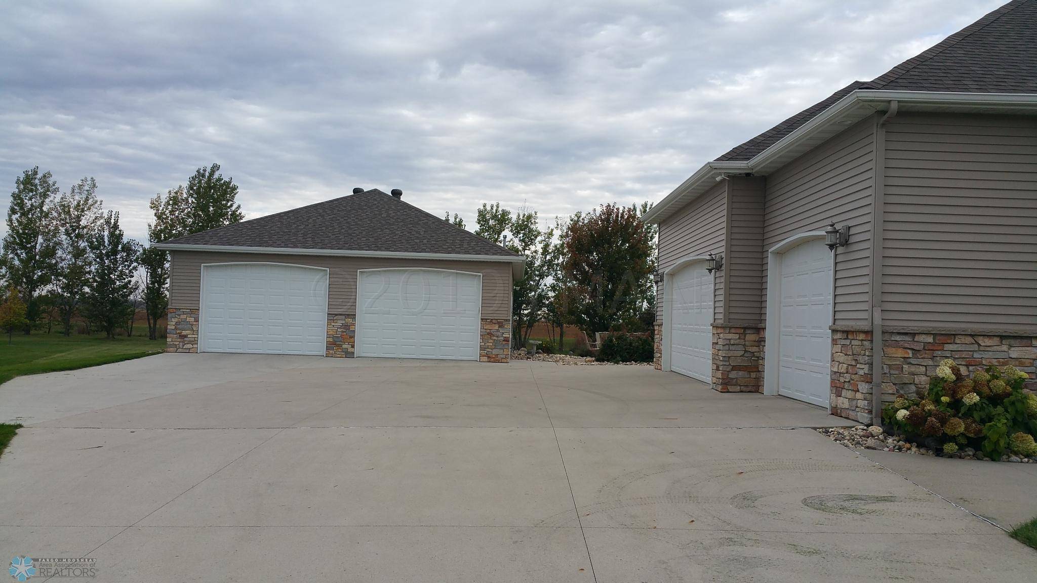 Horace, ND 58047,7009 MAPLE LN