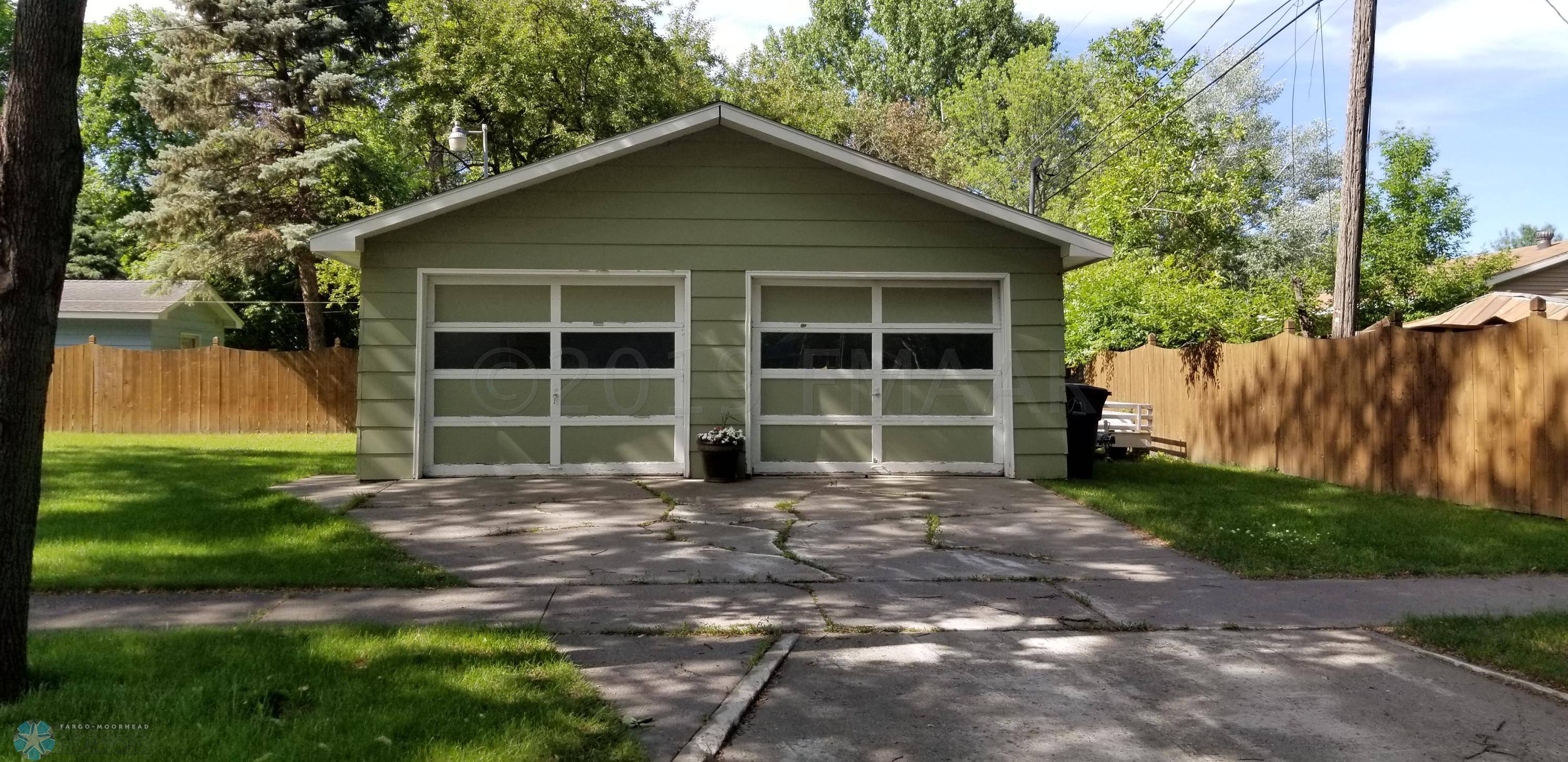 Moorhead, MN 56560,1522 15TH ST S