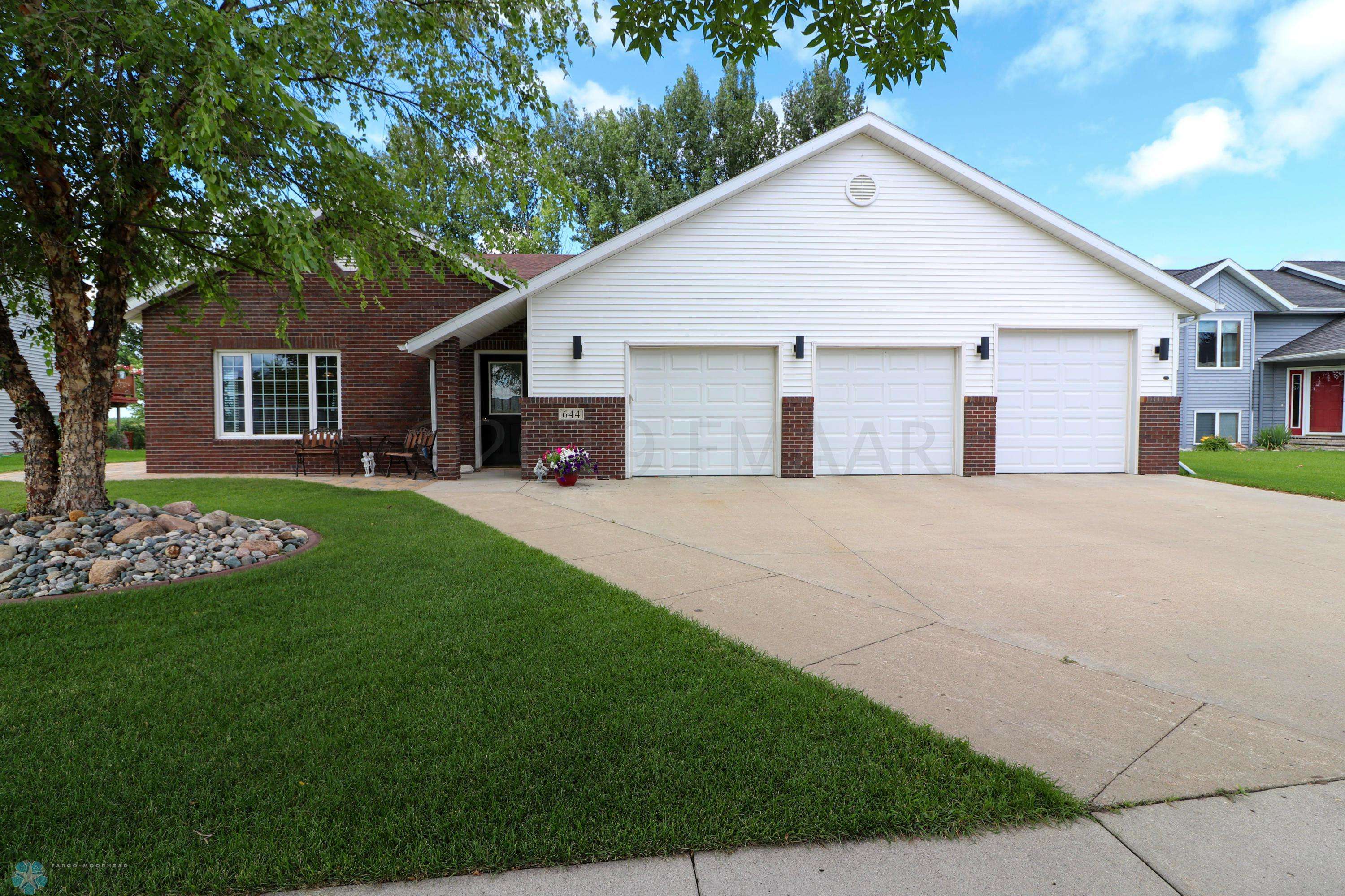 West Fargo, ND 58078,644 WESTWYND DR W