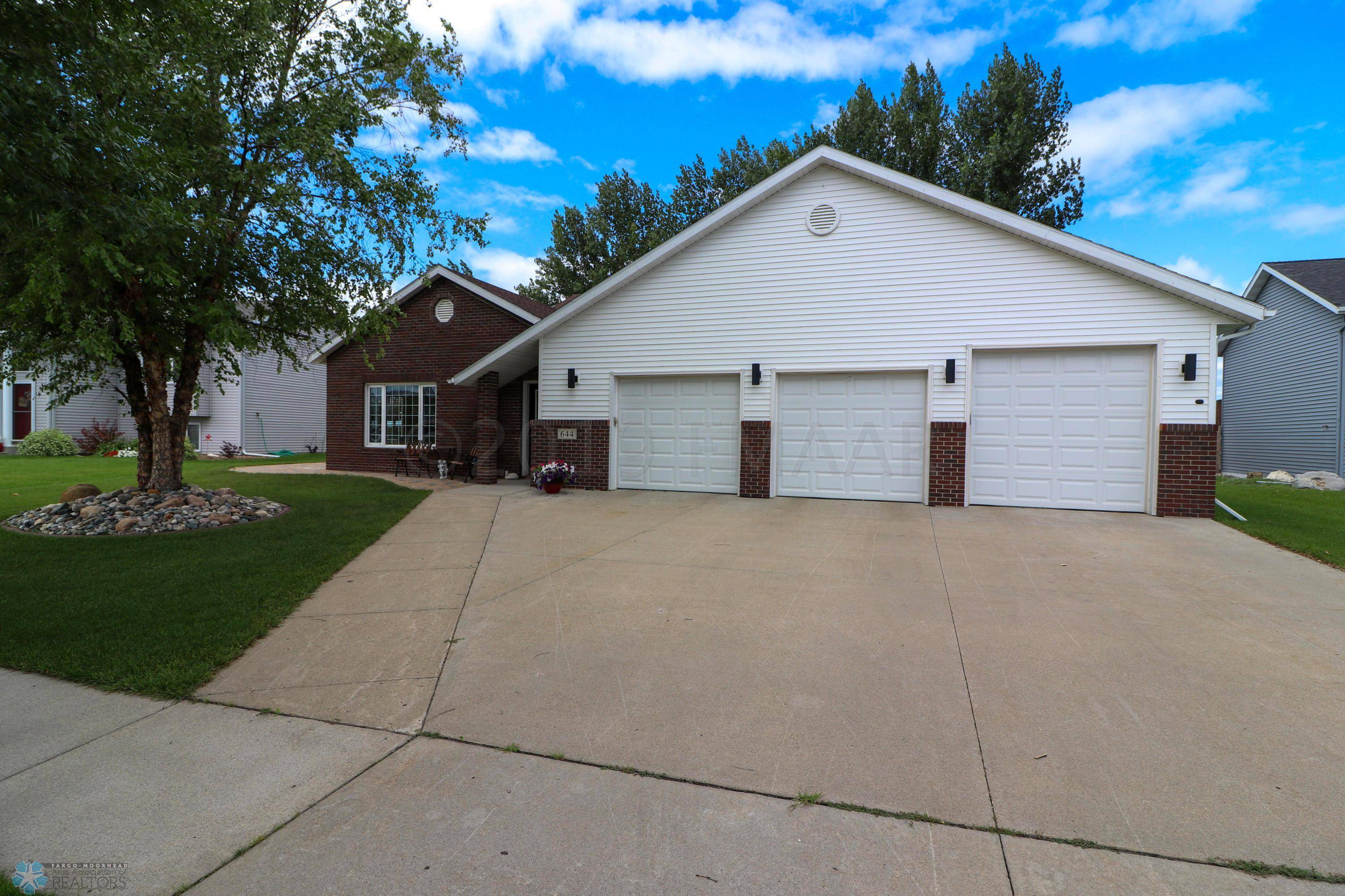 West Fargo, ND 58078,644 WESTWYND DR W