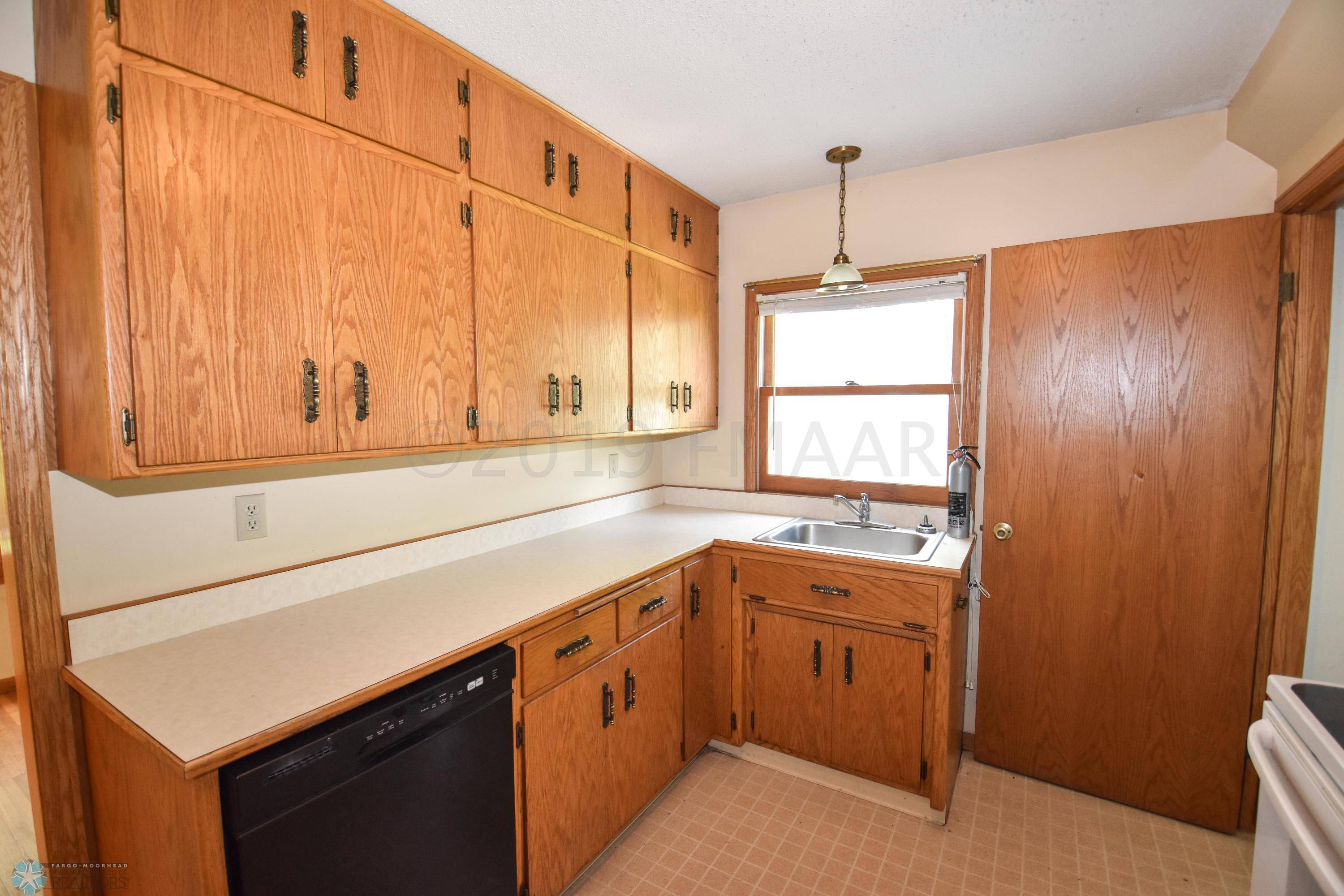 Moorhead, MN 56560,904 10TH ST S