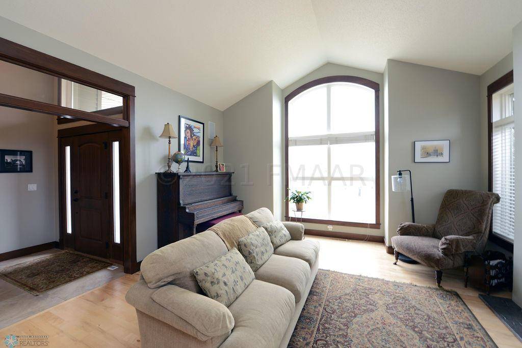 Fargo, ND 58104,4302 TIMBERLINE DR S