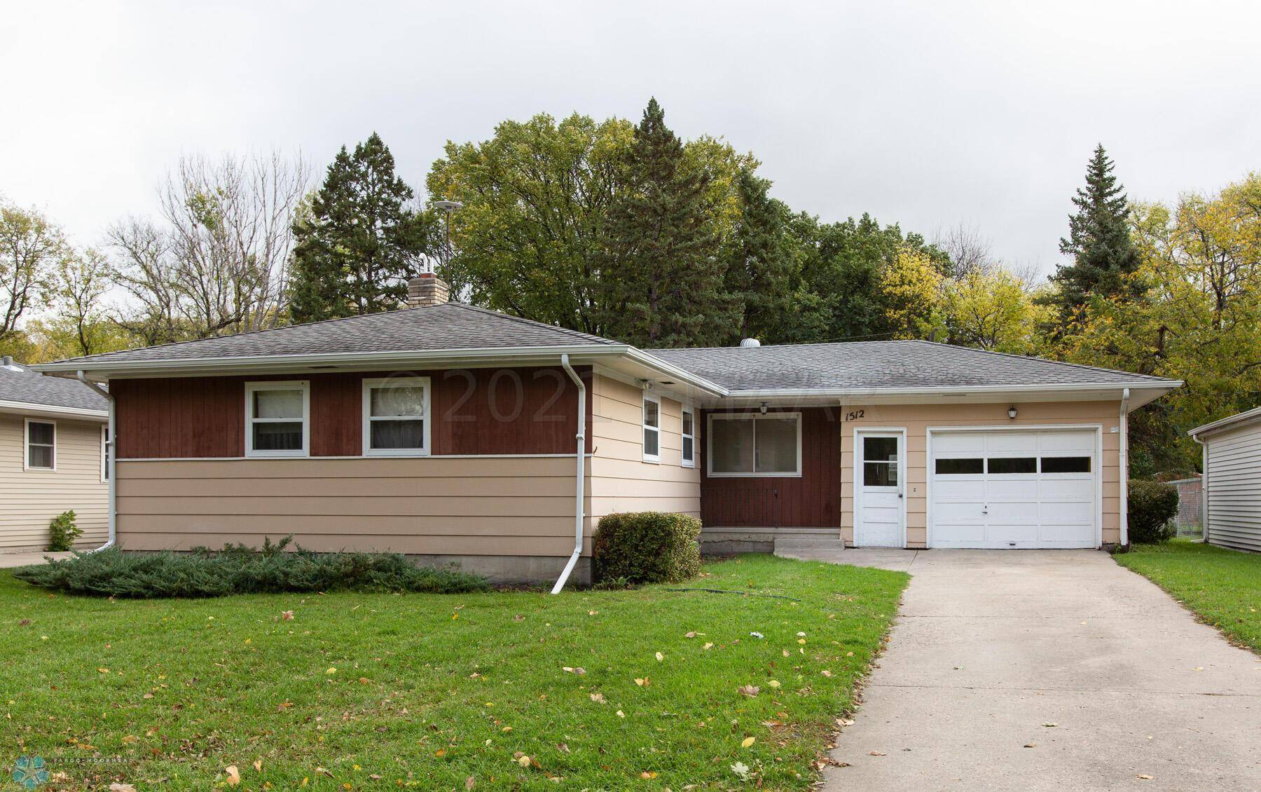 Moorhead, MN 56560,1512 14TH ST S