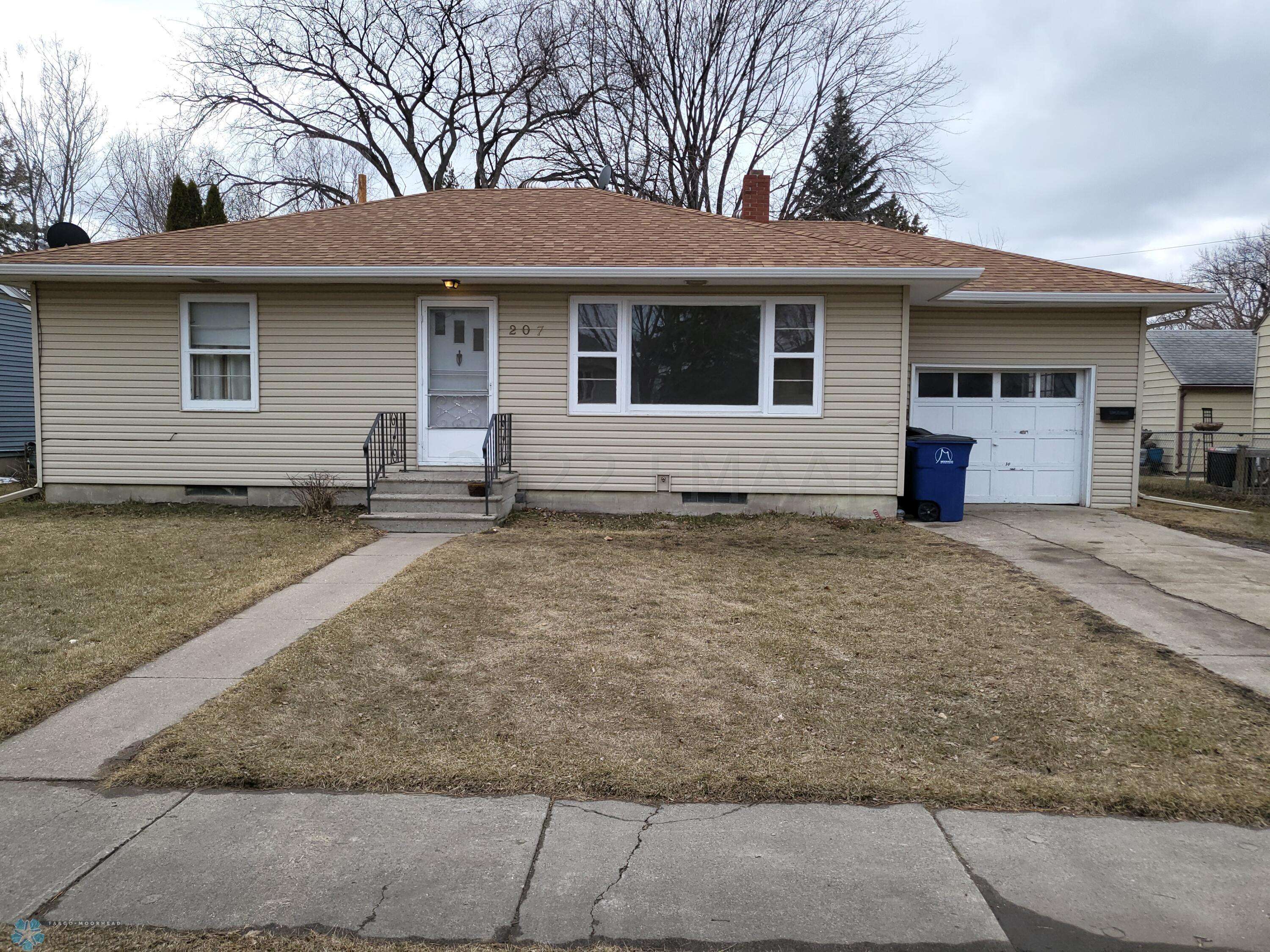 Moorhead, MN 56560,207 16TH ST S