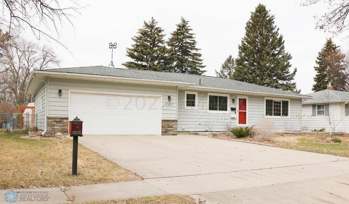 Moorhead, MN 56560,1307 19TH 1/2 ST S